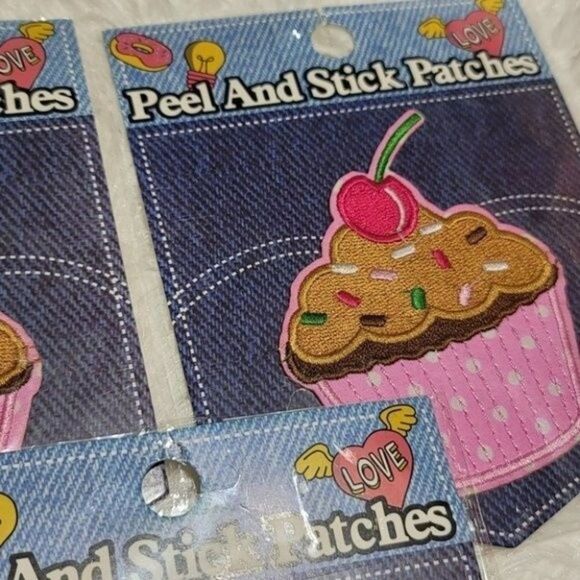 Muffin Cake With Cherry Peel and Stick Patches 3 pieces - Picture 9 of 9